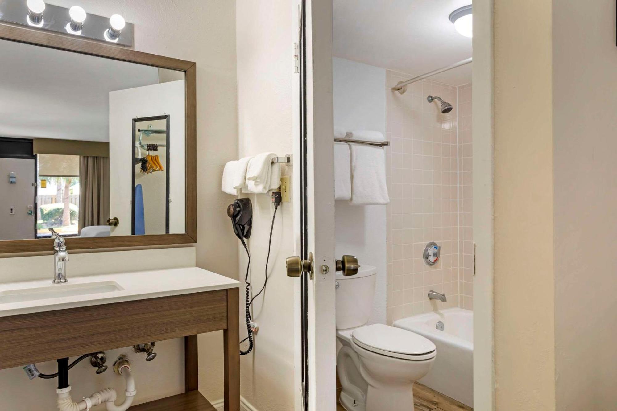 Quality Inn & Suites St Augustine Beach Area St. Augustine Beach Bagian luar foto